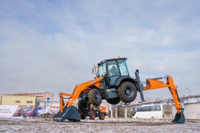 Экскаватор погрузчик TLB827